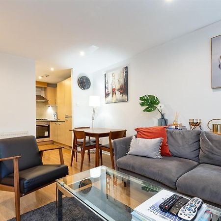 Modern 2 Bed Broompark/Central Apt. With Parking Glasgow Extérieur photo