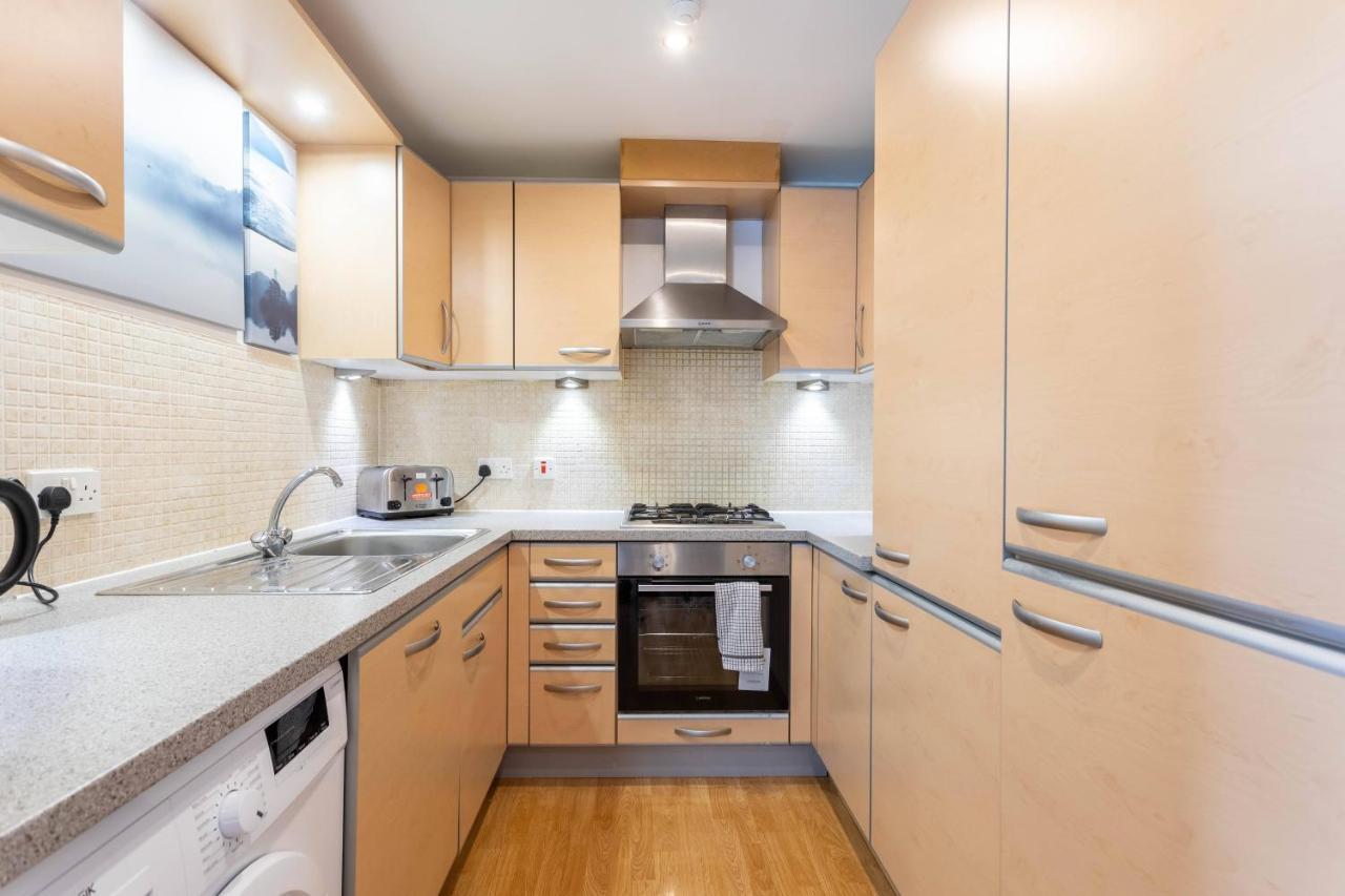 Modern 2 Bed Broompark/Central Apt. With Parking Glasgow Extérieur photo
